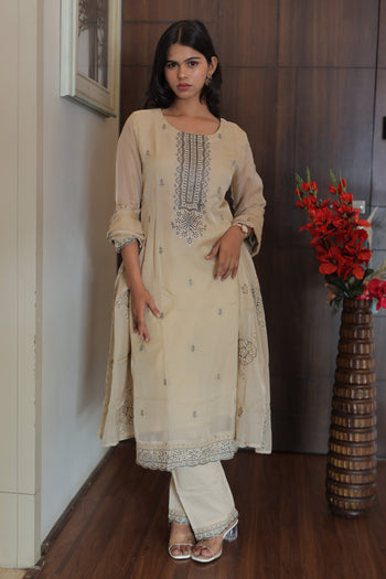 Zohra Ivory Embroidered Kurta Set With Dupatta