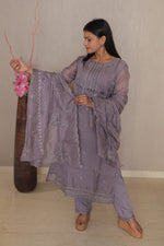 Zohra Lavender Classic Embroidered Kurta Set With Dupatta