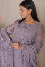Zohra Lavender Classic Embroidered Kurta Set With Dupatta