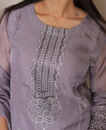 Zohra Lavender Classic Embroidered Kurta Set With Dupatta