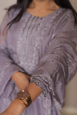 Zohra Lavender Classic Embroidered Kurta Set With Dupatta
